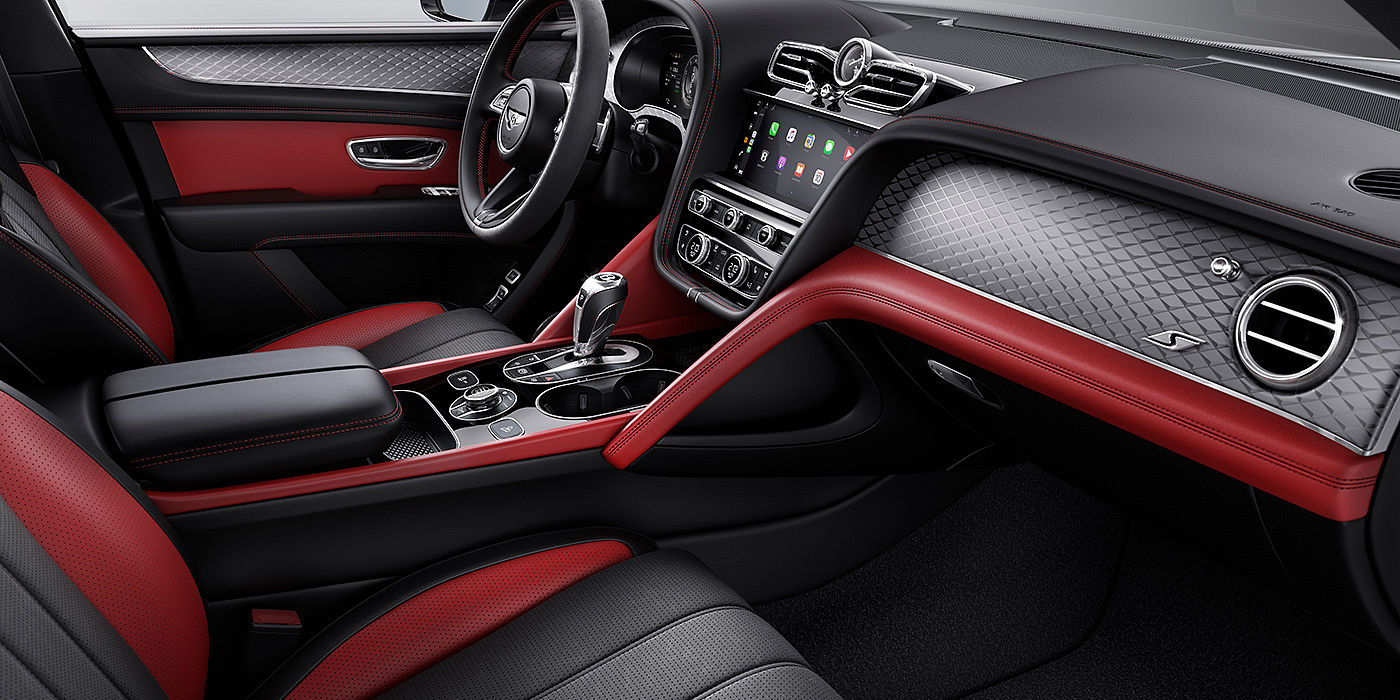 宾利东莞 Bentley Bentayga S interior with a Dark Tint Diamond Brushed Aluminium veneer, view from the passenger seat over looking the driver's seat. 