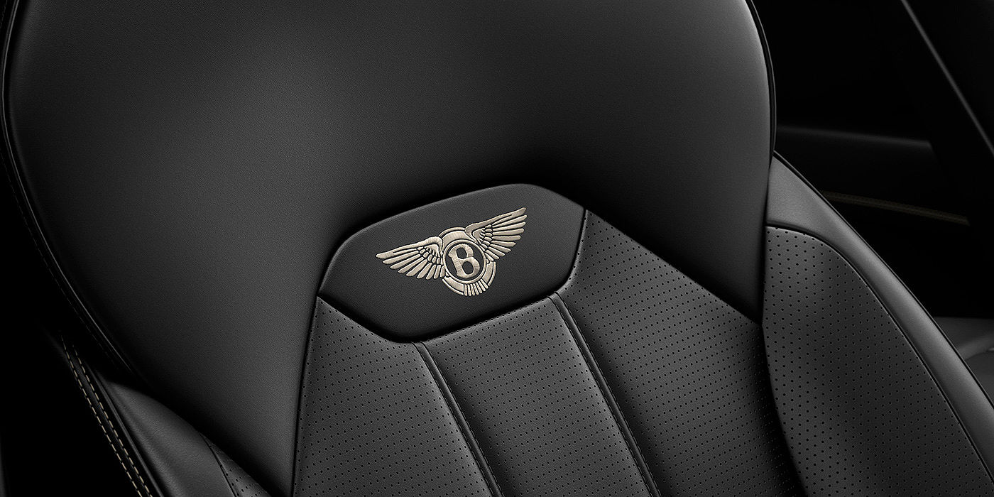 宾利东莞 Bentley Bentayga seat with detailed Linen coloured contrast stitching on Beluga black coloured hide.